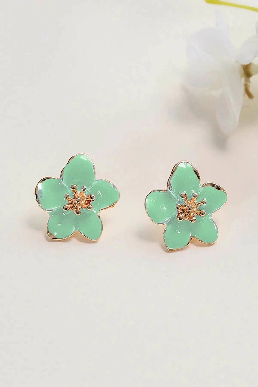 Vathë Jumeon, ngjyrë ari, me gurë zirkon, model lule