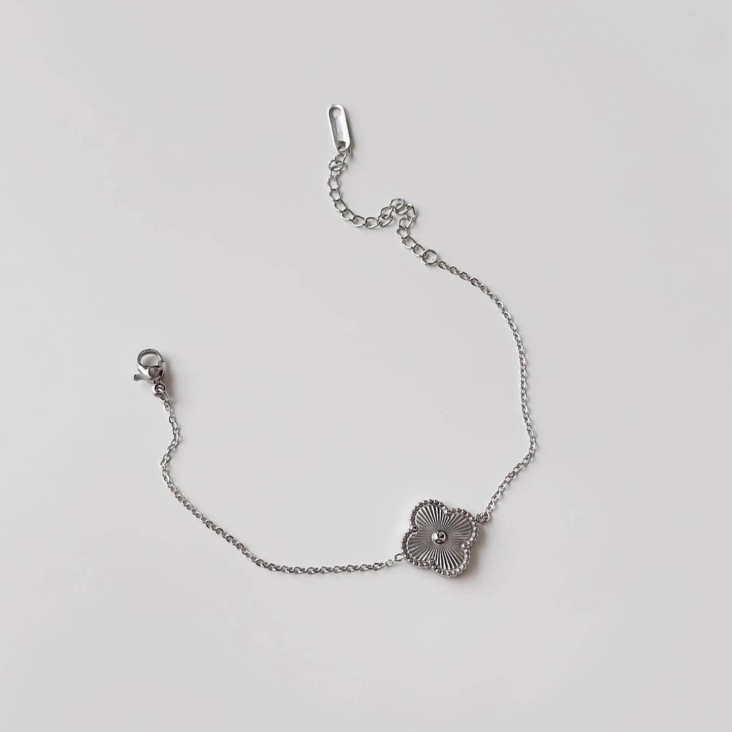 Byzylyk çeliku, ngjyrë argjendi, Jumeon, Clive Grey