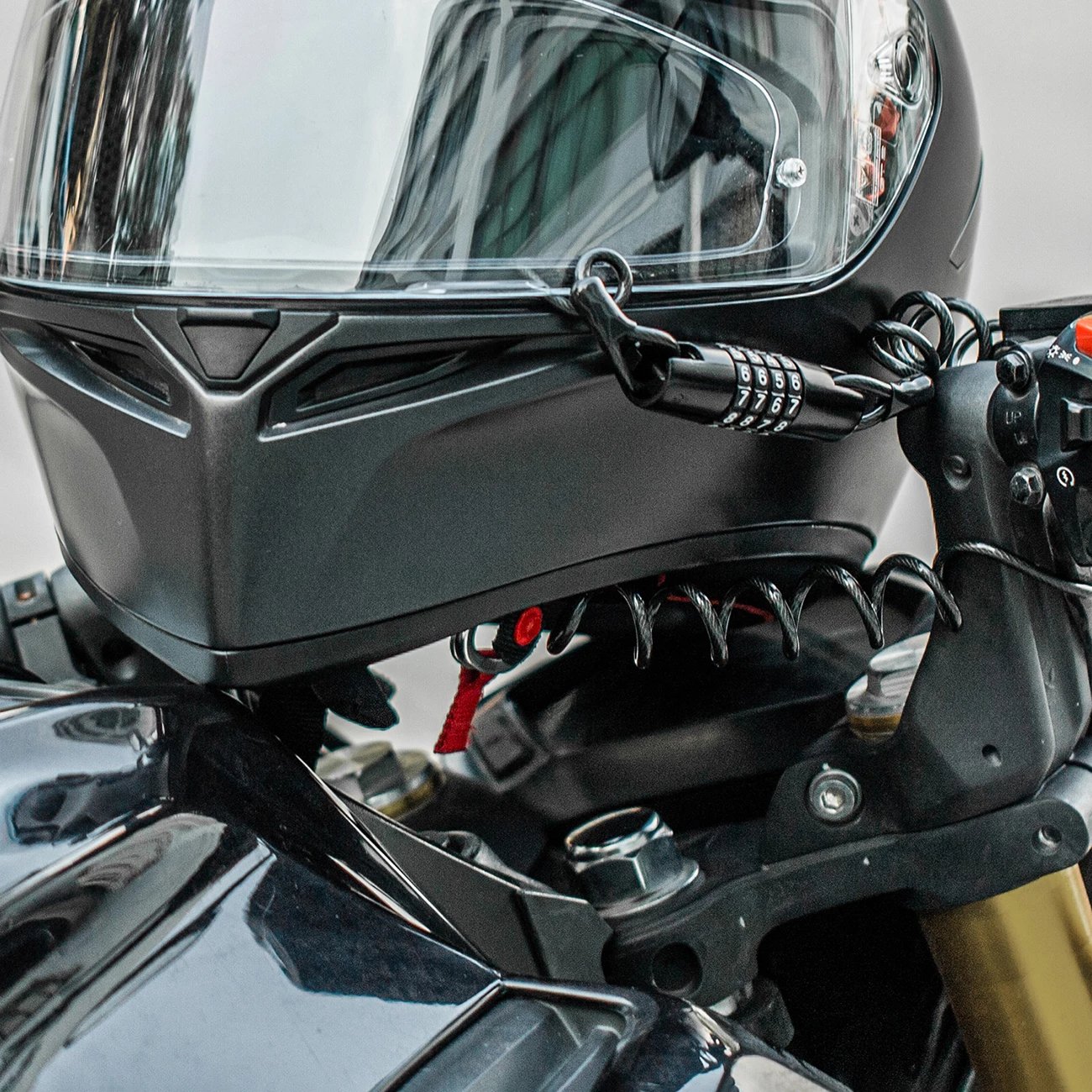 Kyç kabllo për biçikletë/helmetë Wozinsky WBN-01R, kombinim 4-shifror, 1.5 m, i papërshkueshëm nga uji, zi