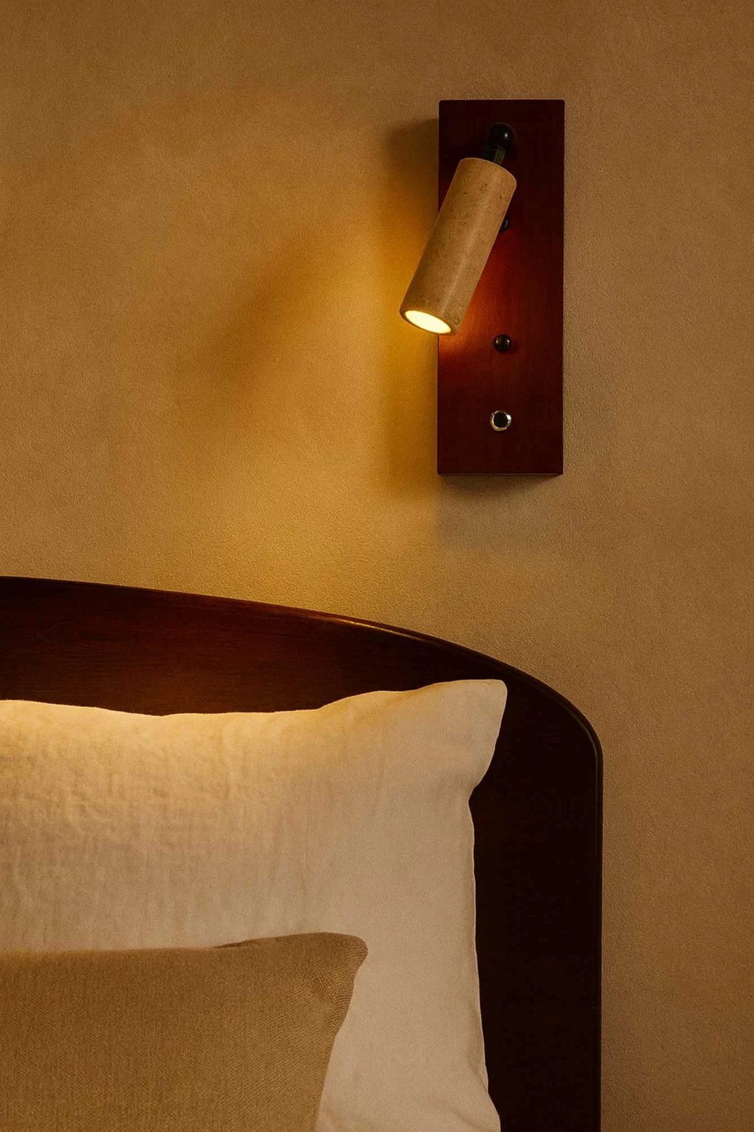 Llambë muri Opviq, Klein, ngjyrë druri arre dhe bezhë