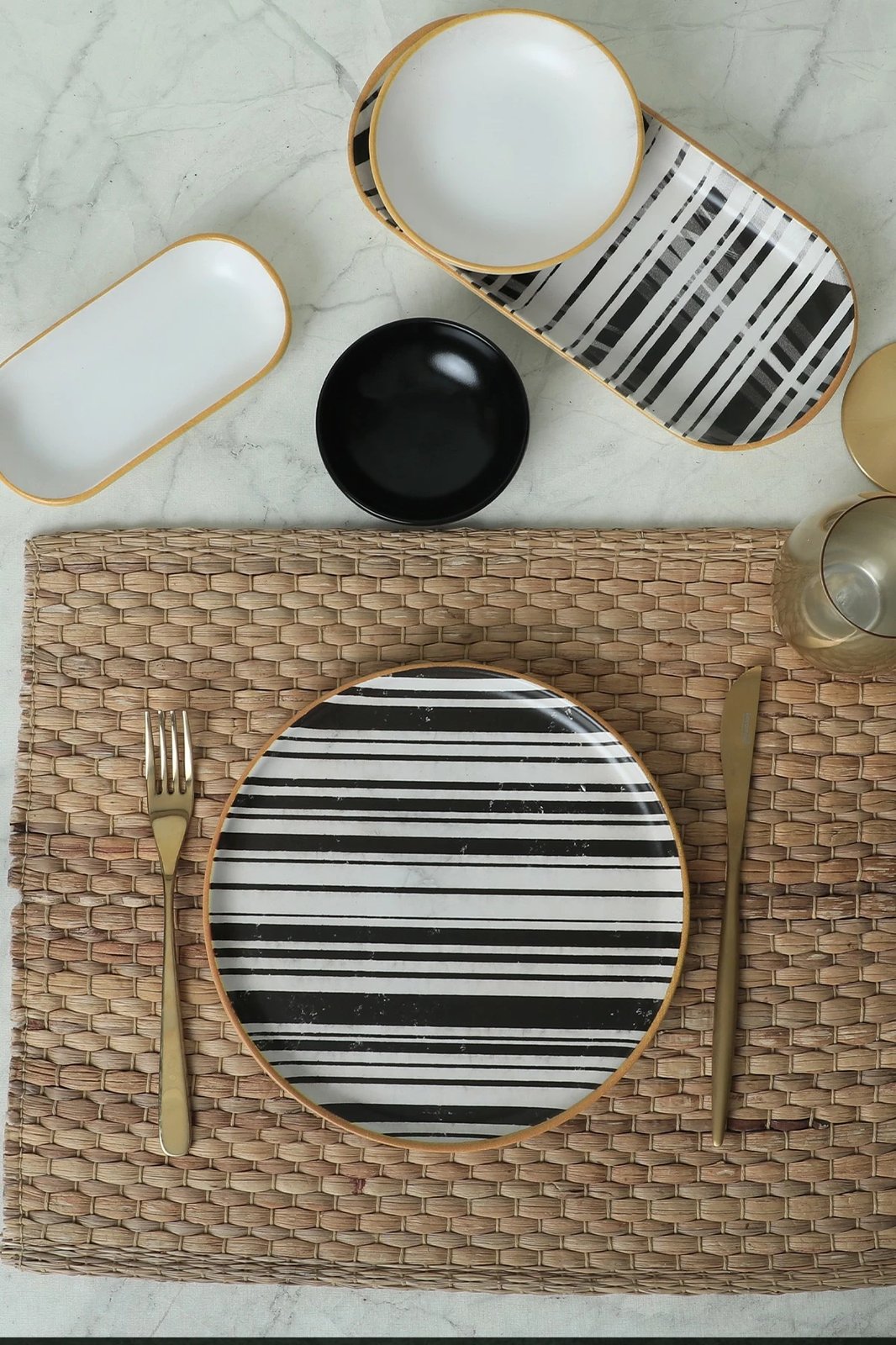 Set mëngjesi 18 pjesësh, Hermia Concept, ngjyrë e zezë dhe e bardhë