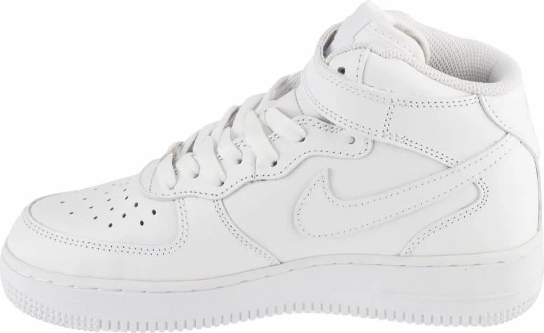 Atlete Nike për femra, të bardha