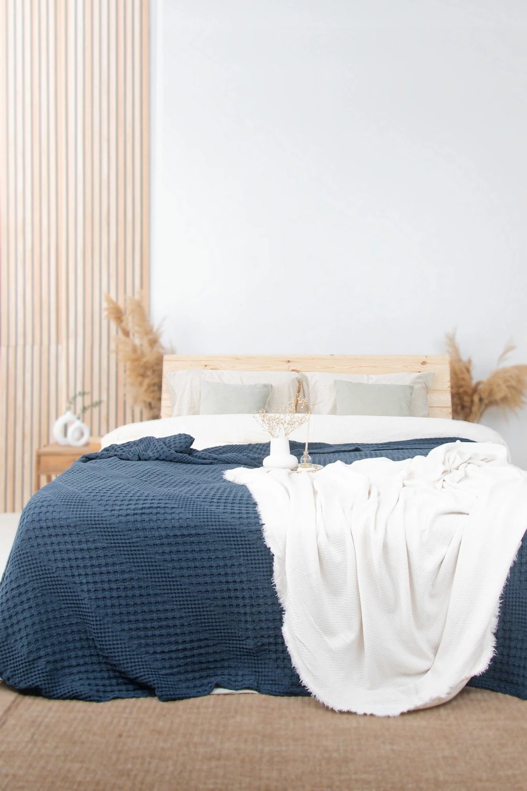 Përparëse krevati king, pambuk 100%, ngjyrë e kaltër e errët, Joanna