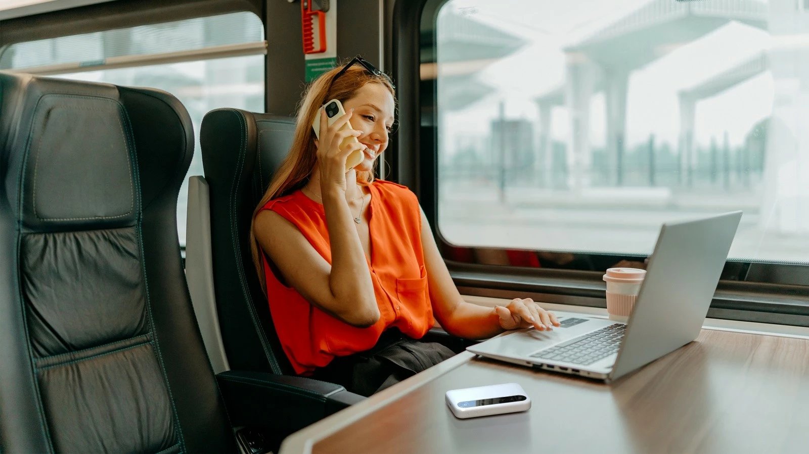 Router mobil ZTE U50 5G, WiFi 6, 4500 mAh, Bardhë/Zi