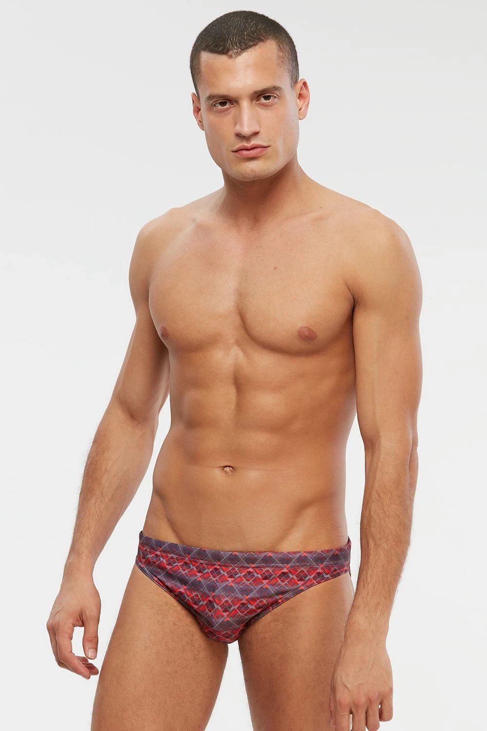 Slip short i kuq Jumeon, Vier