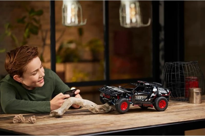 Set ndërtimi LEGO Technic Audi RS Q e-tron