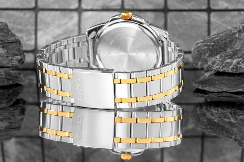 Orë dore për meshkuj Casio, e zezë