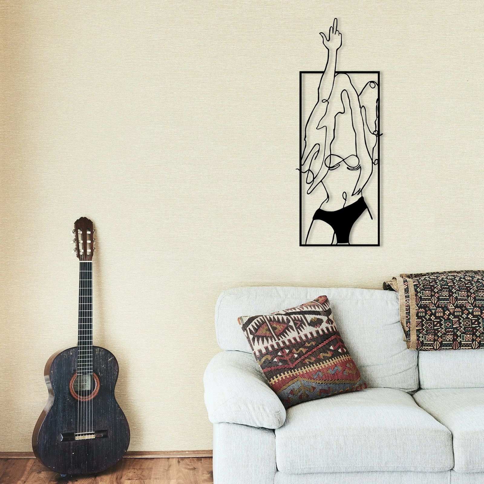 Aksesor dekorativ metalik për mur, Wallity, grua moderne, 24x63cm