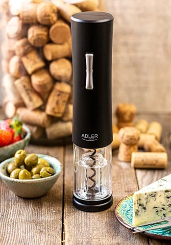 Hapës vere elektrik, Adler AD 4490, me dritë LED, prerëse folie në set, për tapa 20-24 mm, 4xAA (pa bateri), i zi