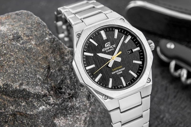 Orë dore për meshkuj CASIO, e zezë