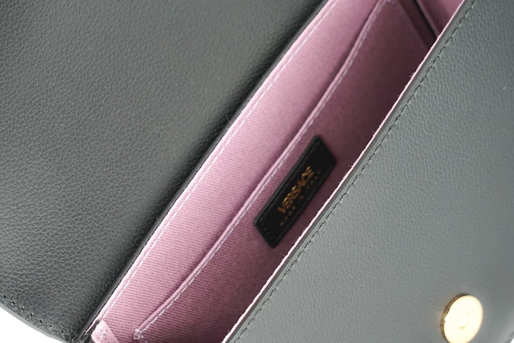 Çantë krahu për femra Versace