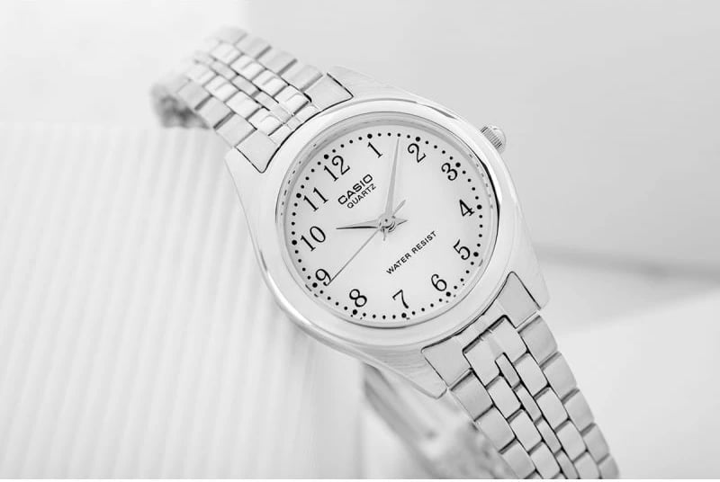 Orë dore për femra Casio, argjend
