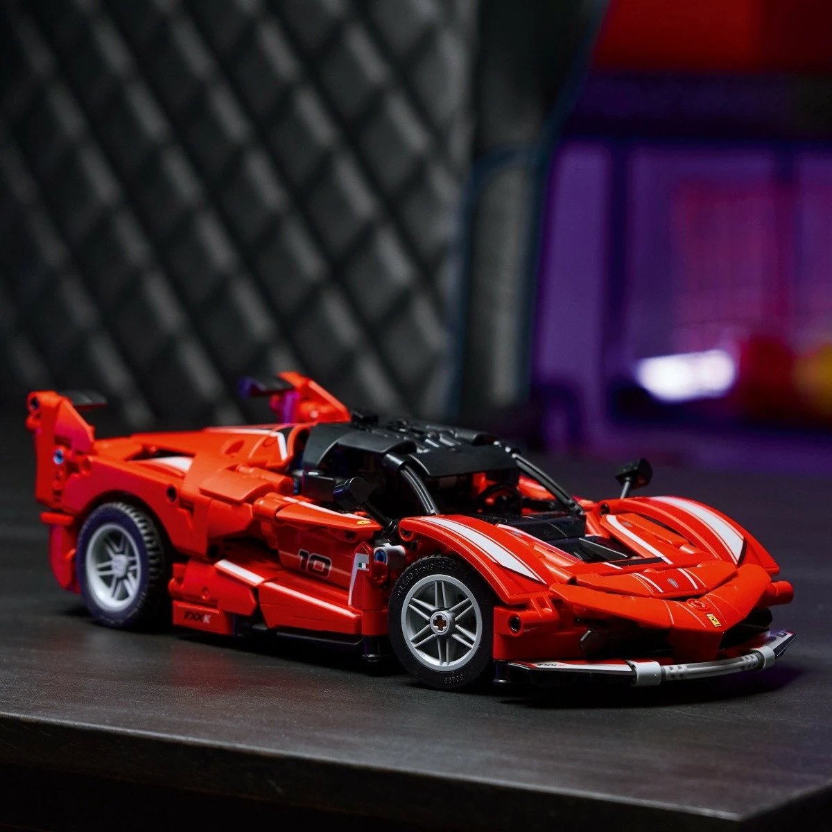Set ndërtimi LEGO Technic Ferrari FXX K 42212, 897 pjesë, e kuqe