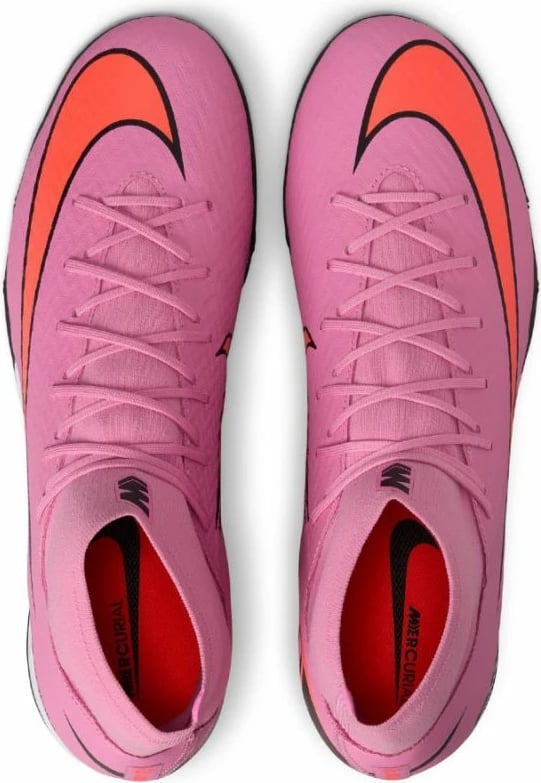 Atlete futbolli Nike, të kuqe