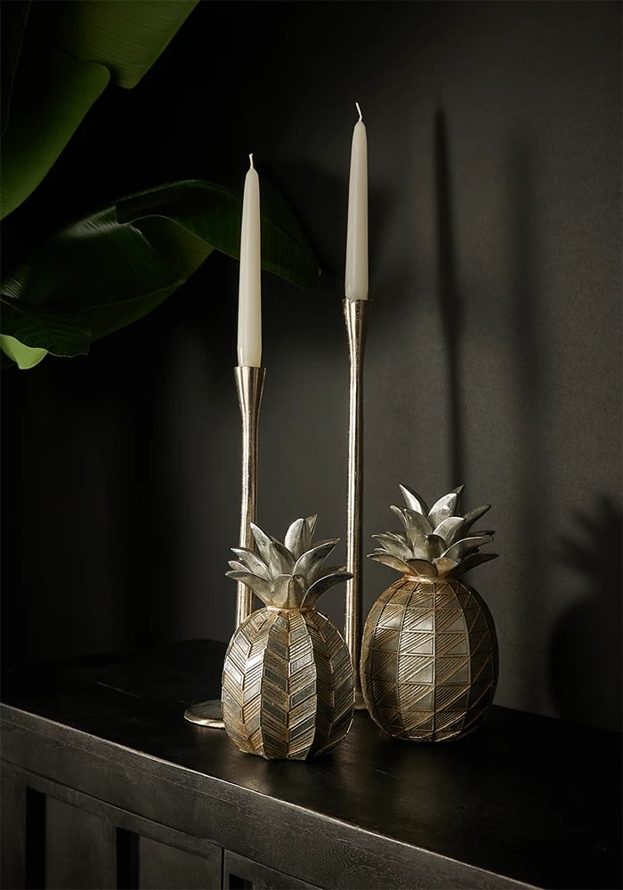 Dekor ananas, polirezine, ngjyrë argjendi, 13x13x22cm Dekor ananas, polirezine, ngjyrë argjendi, 13x13x22cm