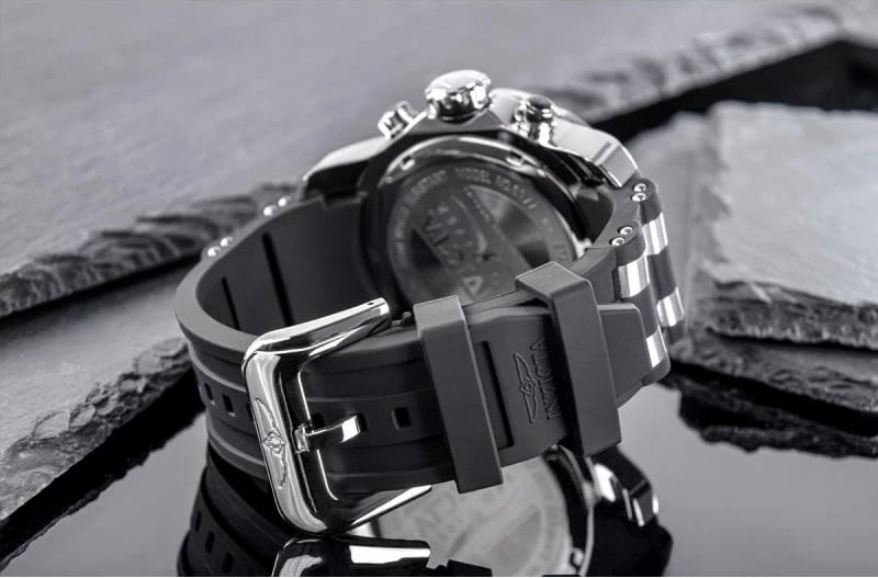 Orë dore për meshkuj Invicta, e zezë