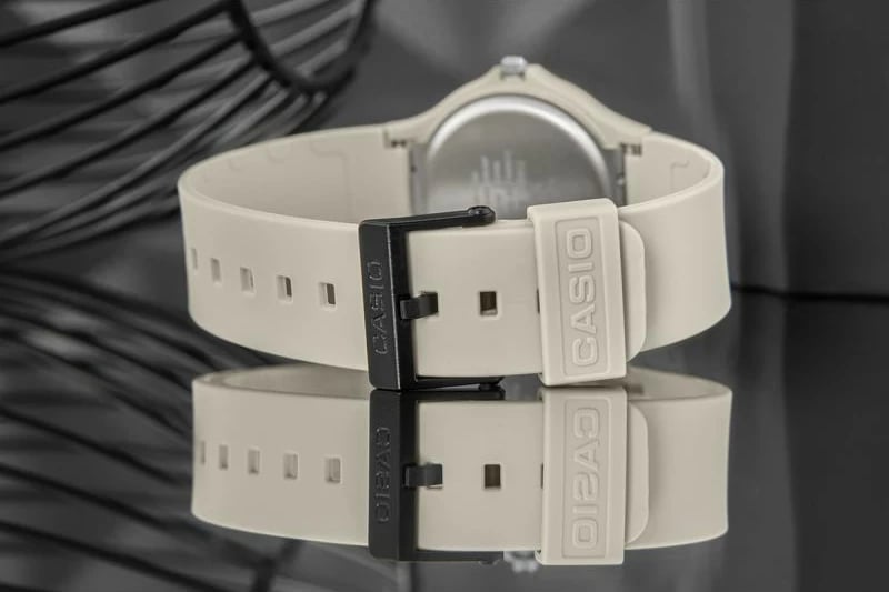 Orë dore Casio për meshkuj, e zezë