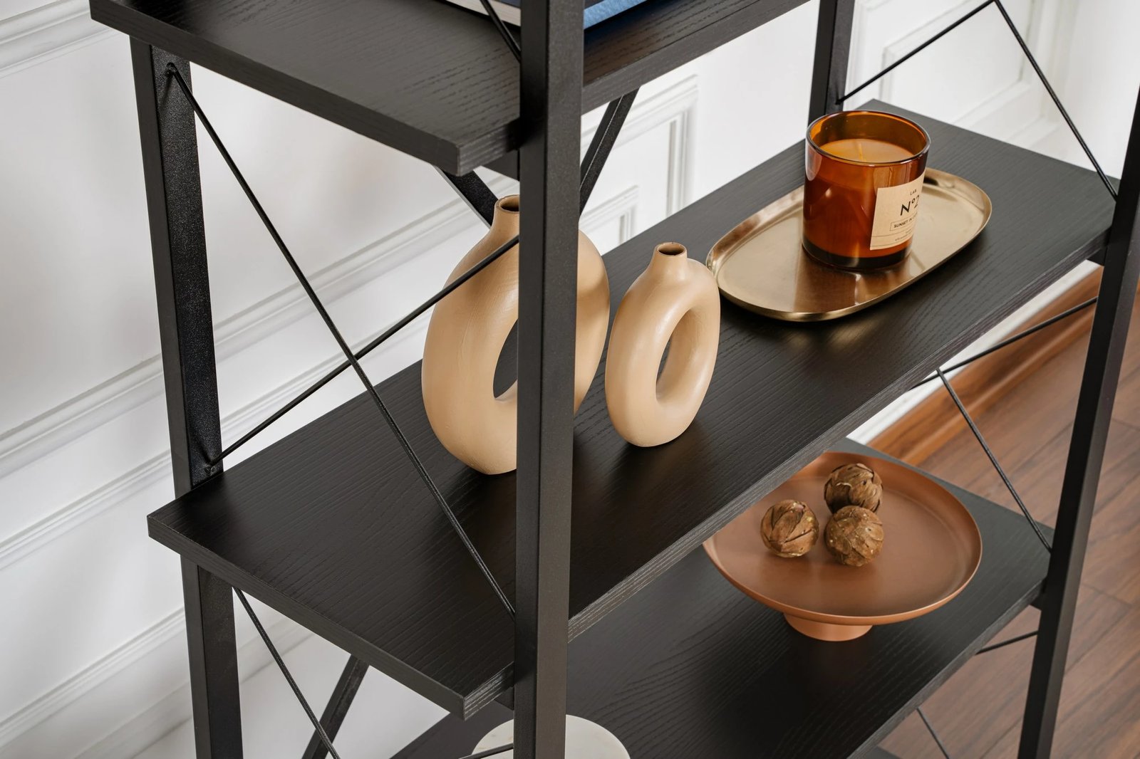 Raft librash Nordure, Elysian, dru i zi, ngjyrë e zezë