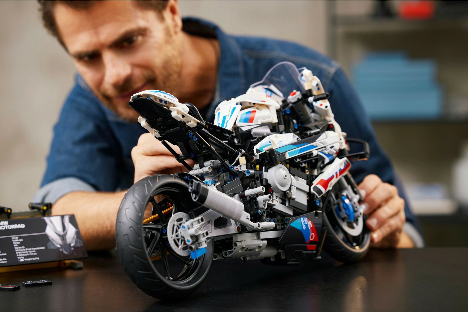 Set ndërtimi LEGO Technic BMW M 1000 RR, 1921 pjesë, shumëngjyrësh Set ndërtimi LEGO Technic BMW M 1000 RR, 1921 pjesë, shumëngjyrësh