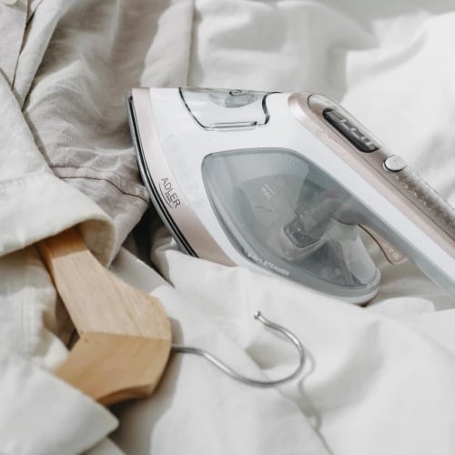 Hekur me avull 2 në 1, Adler AD 5044, 1800W, 180 ml, ngrohje 20 s, pllakë qeramike, LED, përdorim horizontal/vertikal, e bardhë/ari