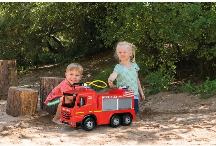 Kamion zjarri lodër Lena GIGA TRUCKS, plastikë, 65 cm, i kuq