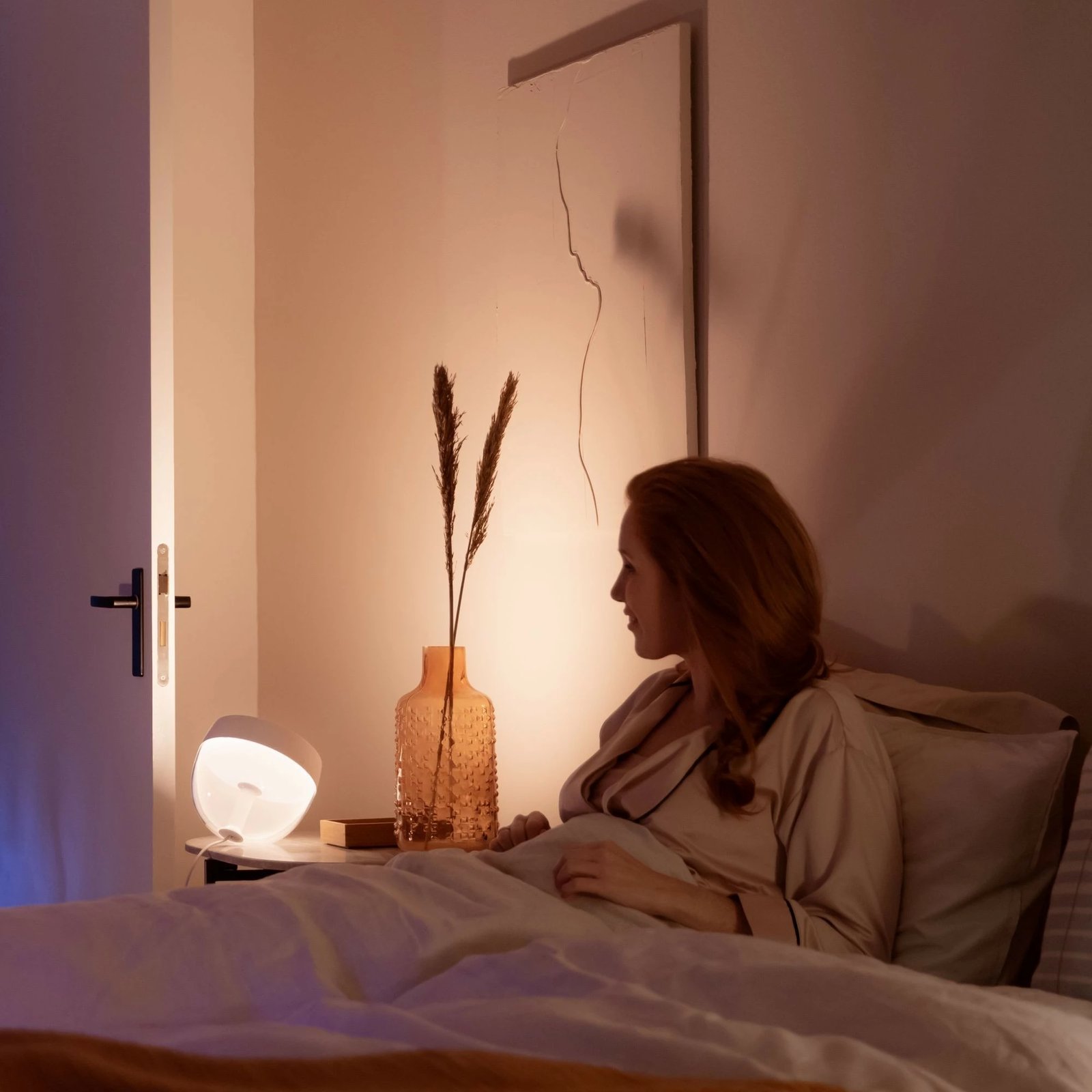 Llambë tavoline Philips Hue Iris, Smart, Bluetooth/Zigbee, LED, Ngjyrë e zezë