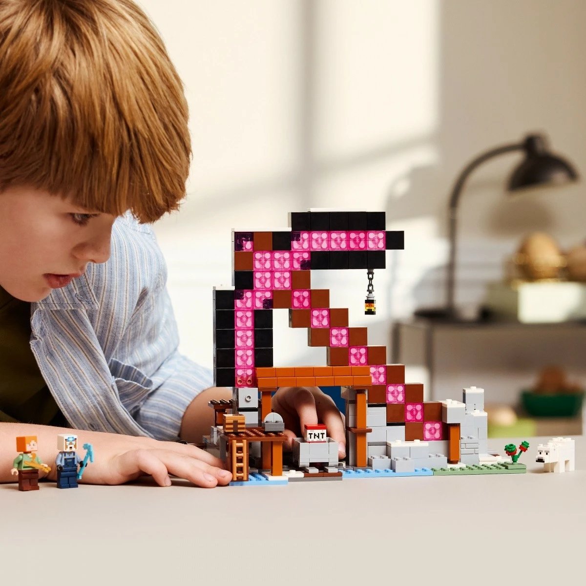Set LEGO Minecraft 21277 The Pickaxe Mine, 530 pjesë
