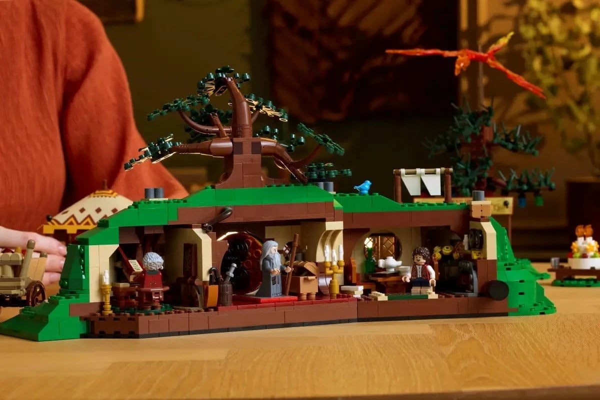 Set LEGO ICONS The Lord of the Rings: Shire 10354, për të rritur, shumëngjyrësh