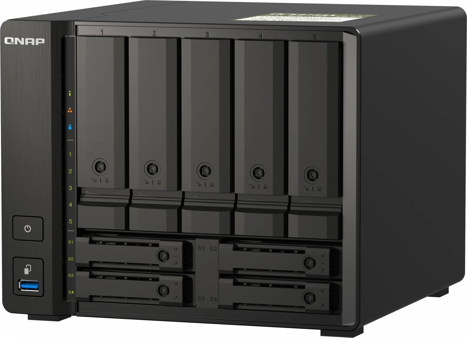 NAS QNAP, Ryzen V1500B, 32GB RAM, 9 vende disqe, e zezë