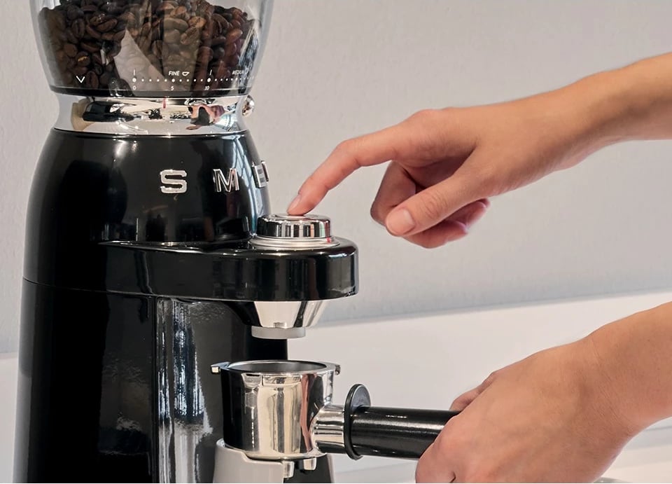 Mulli kafe SMEG CGF11BLEU, 150W, burr çelik inox, i zi