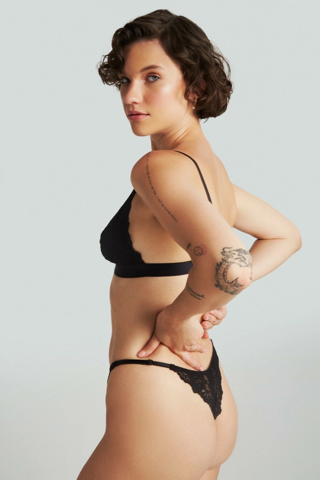 Tanga të zeza me qëndisje, Euphoria, Jumeon, XL