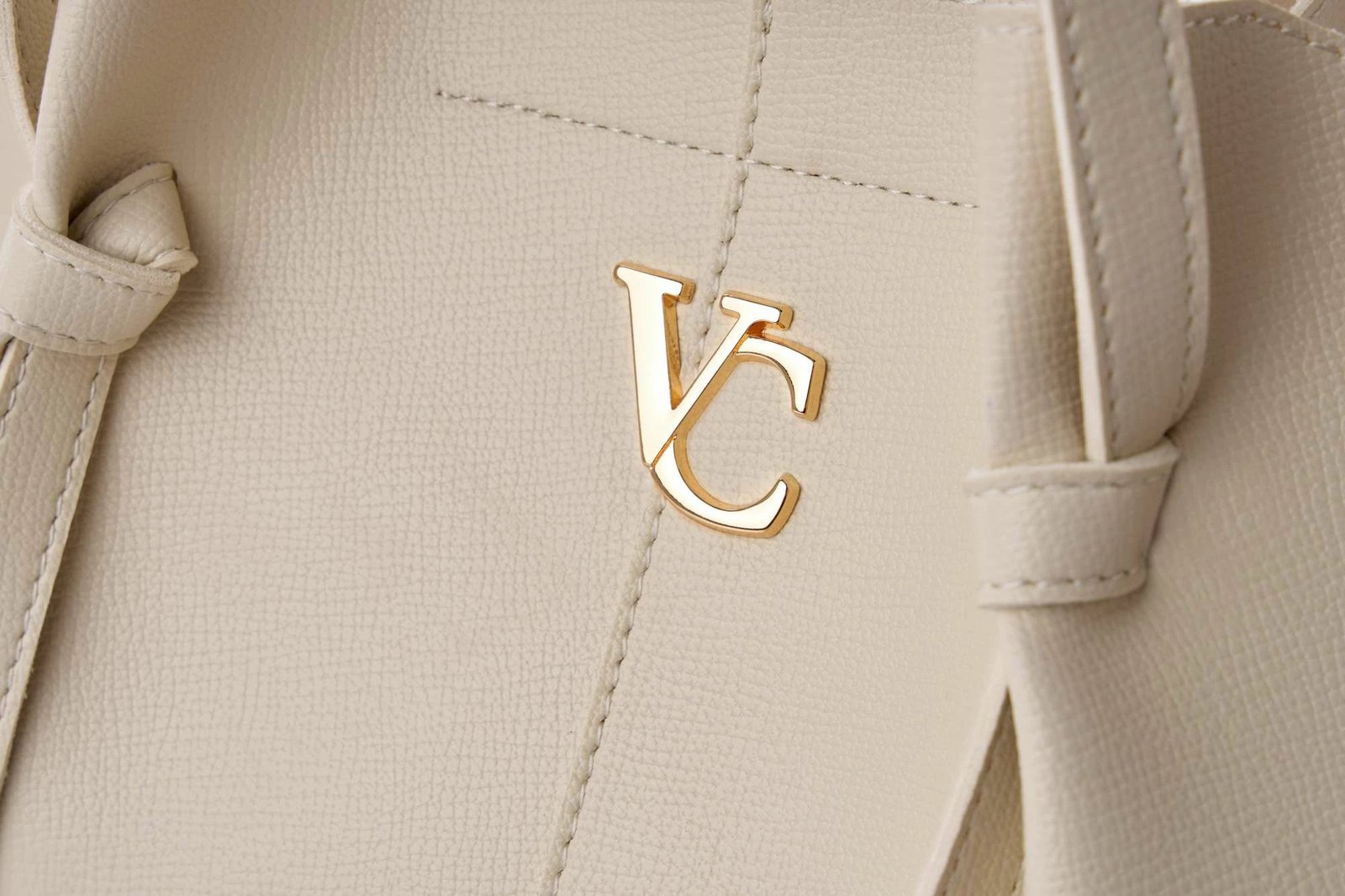 Çantë krahu Vince Camuto, Foggia, ngjyrë krem