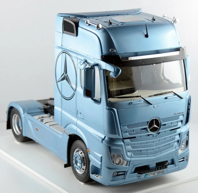 Model kamioni Italeri Mercedes Benz Actros MP4 Gigaspace, 1:24, plastik