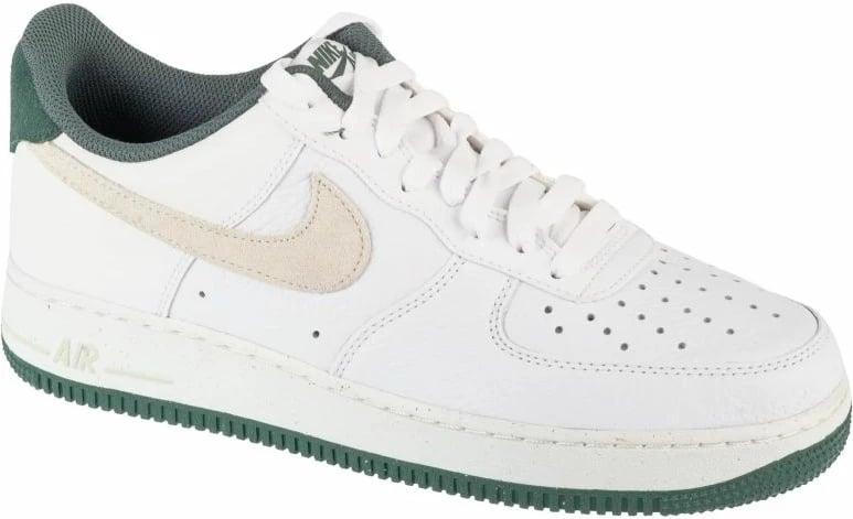 Atlete për meshkuj Nike, të bardha