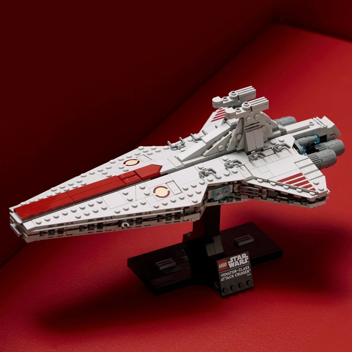 Set ndërtimi LEGO Star Wars 75441 Venator-class Star Destroyer 643 pjesë 18+