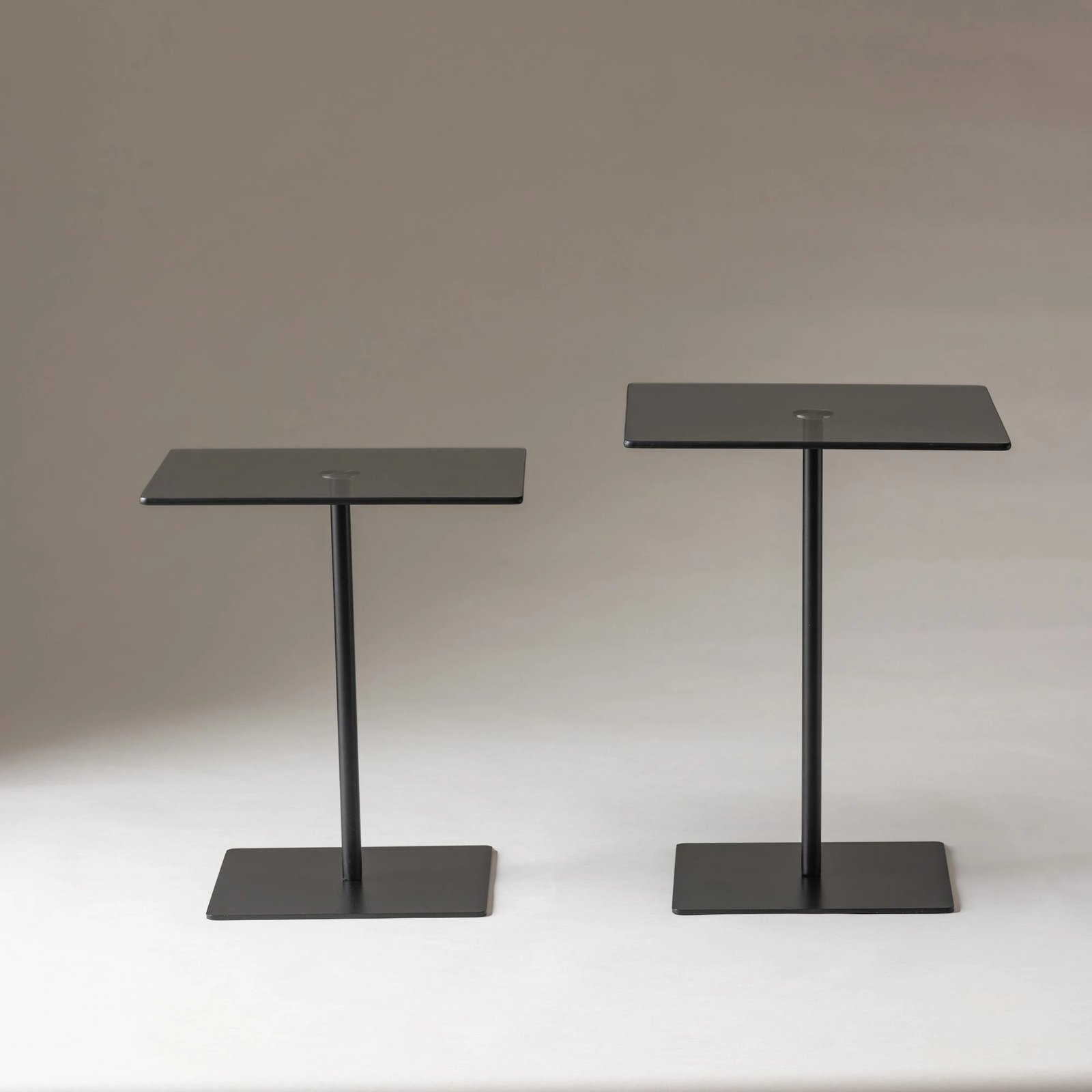 Set tavolinash kafeje Skye Decor, elegante 2 copë, e zezë, fume