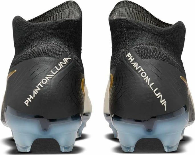 Atlete futbolli Nike për meshkuj, të bardha e të zeza Atlete futbolli Nike për meshkuj, të bardha e të zeza