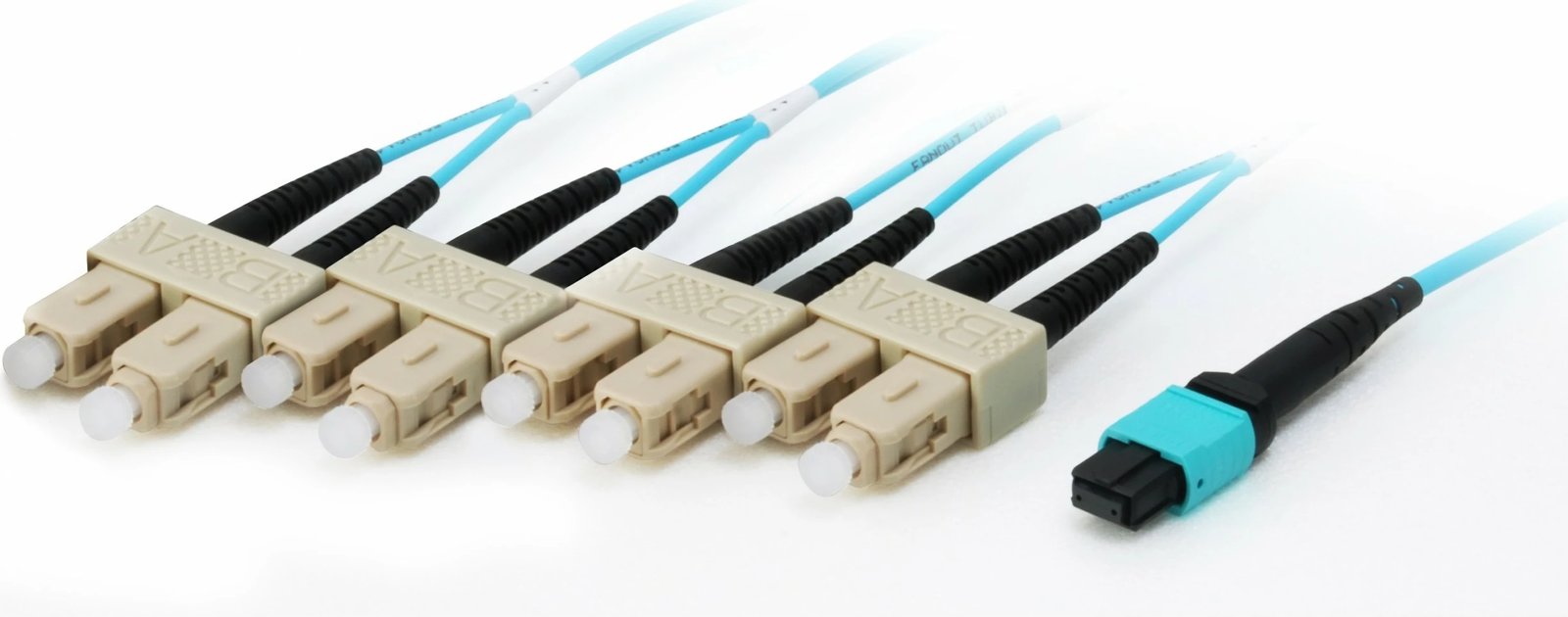 Kabëll optik OM4 MTP në 4x SC Equip 3m, cyan