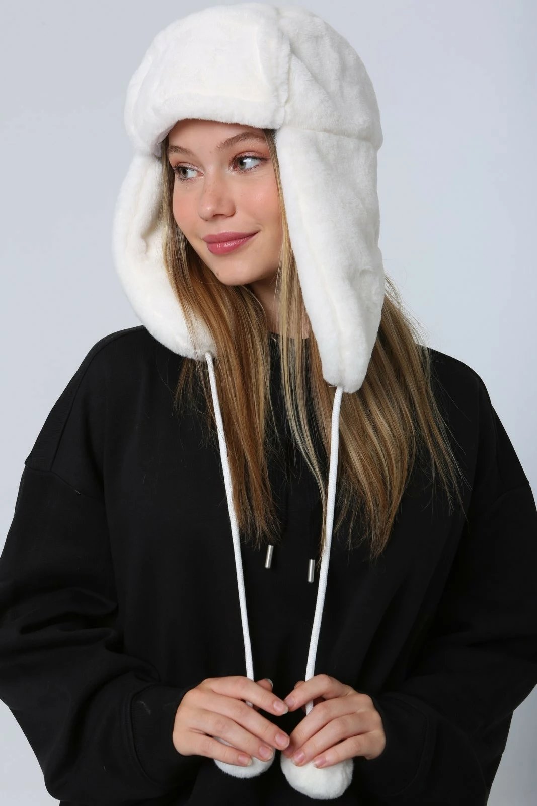 Beretë për gra, ngjyrë ecru, Bere1103