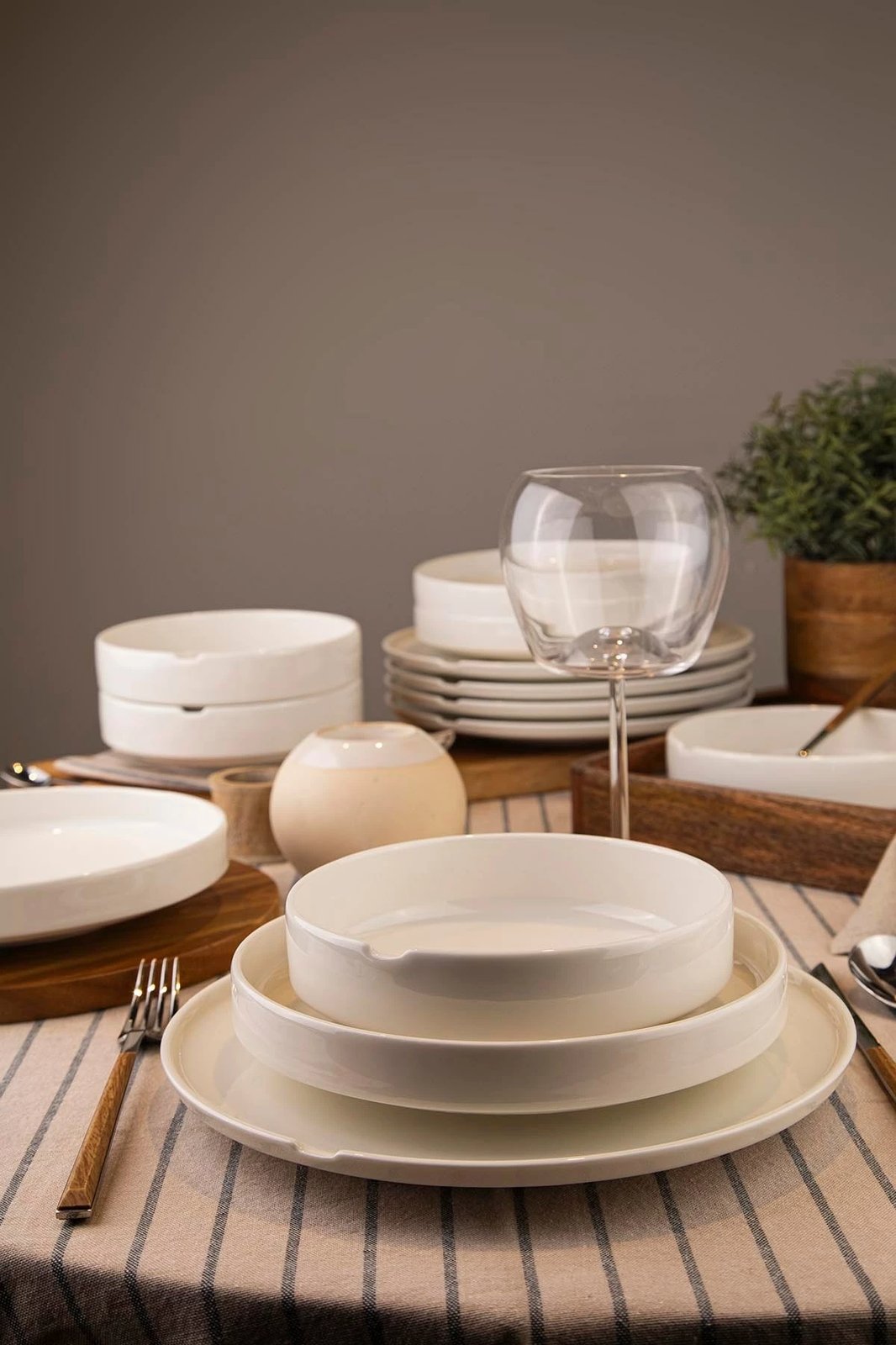 Set darke 18 pjesësh Hermia Concept, BNCTO18Y400