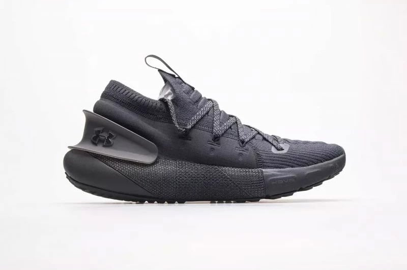 Atlete për femra Under Armour, të zeza