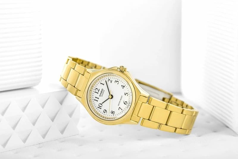 Orë dore për femra Casio, ari