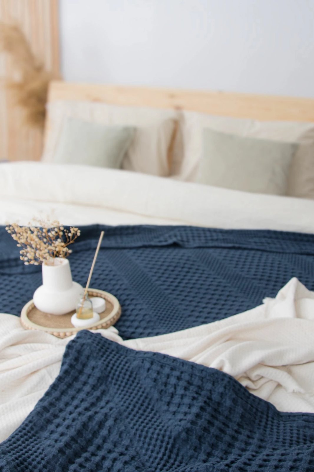 Përparëse krevati king, pambuk 100%, ngjyrë e kaltër e errët, Joanna