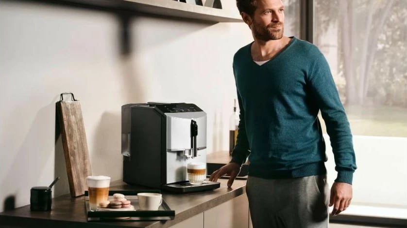 Makine ekspresi Siemens TF303E01 EQ300, automatike, 1.4L, me mulli, e zezë/argjendtë