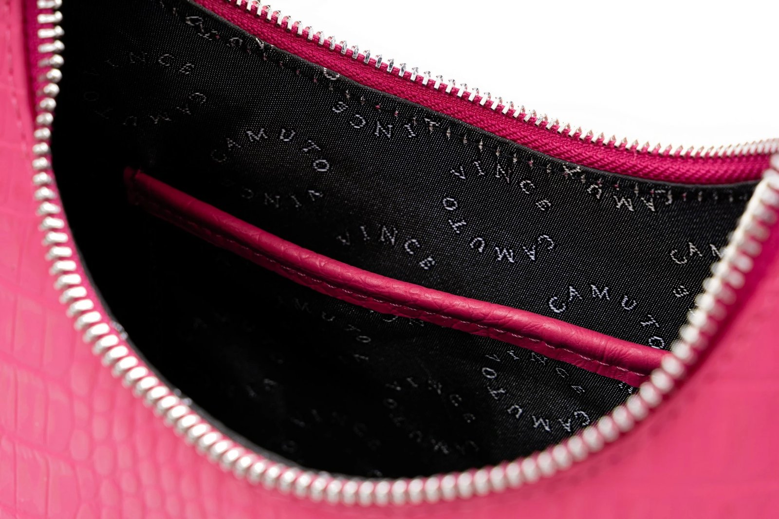 Çantë krahu Vince Camuto, Riviera - Croco Fuchsia