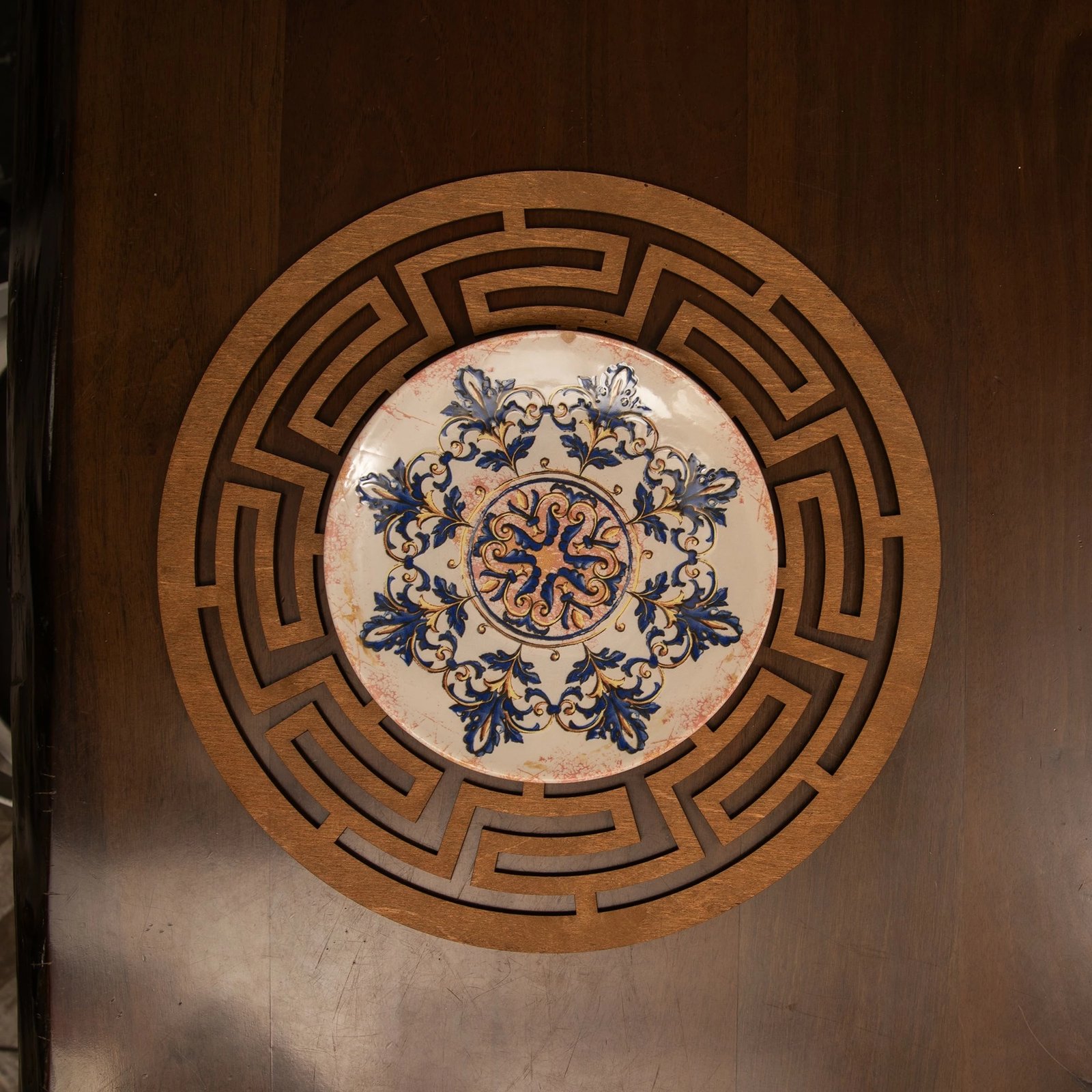 Set 6 copë nënshtrues tavoline prej druri, model Labirint, ngjyrë arre, Hermia