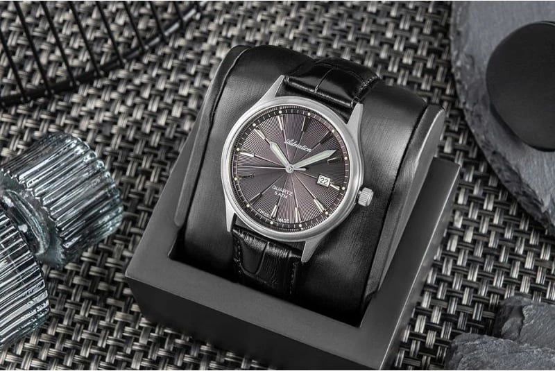 Orë dore për meshkuj Adriatica, e zezë