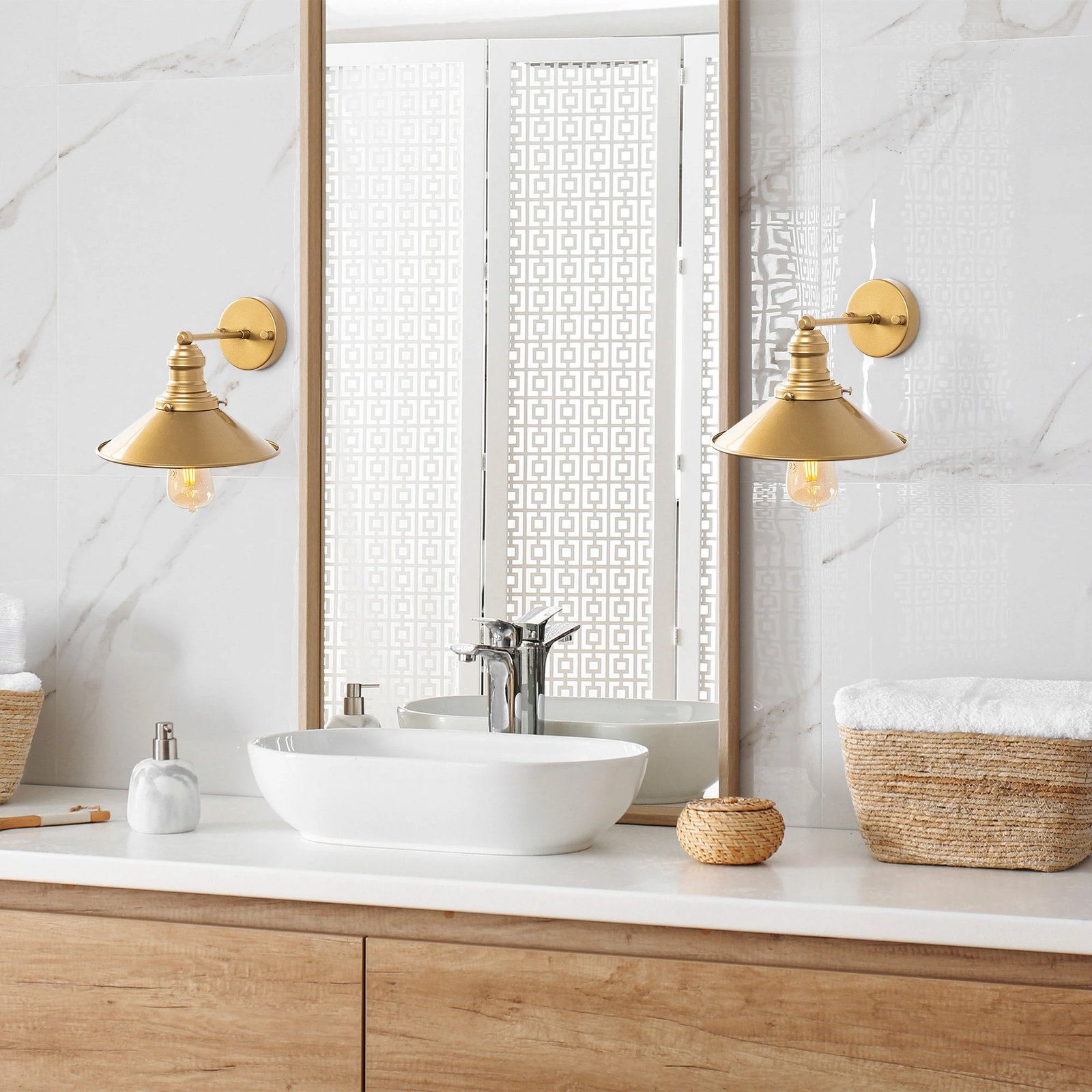 Llambë muri Opviq, formë konike, ngjyrë ari, 24x27x20cm Llambë muri Opviq, formë konike, ngjyrë ari, 24x27x20cm