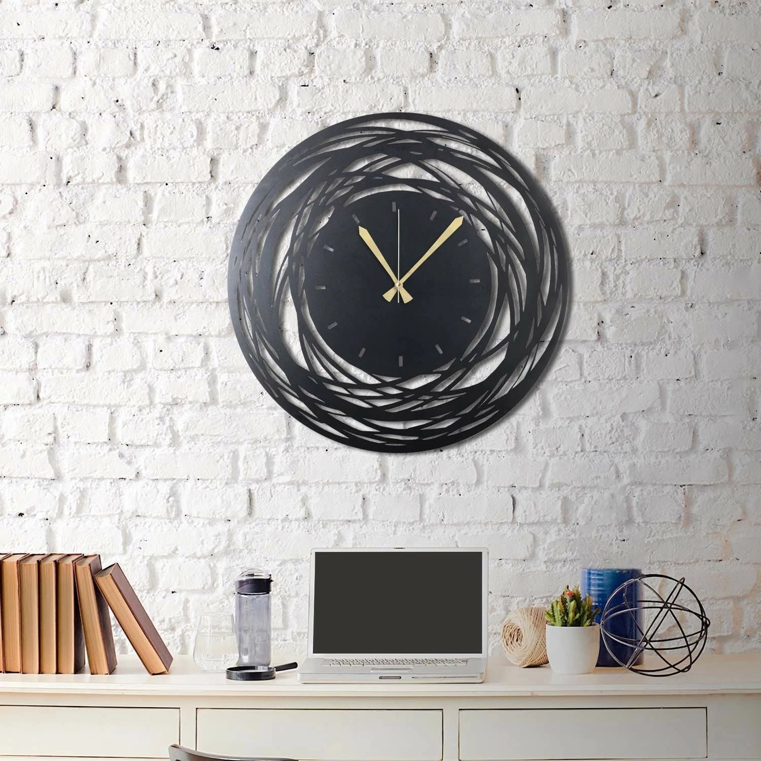 Orë muri dekorative prej metali, Wallity, WATCH-043, e zezë, 70x70cm