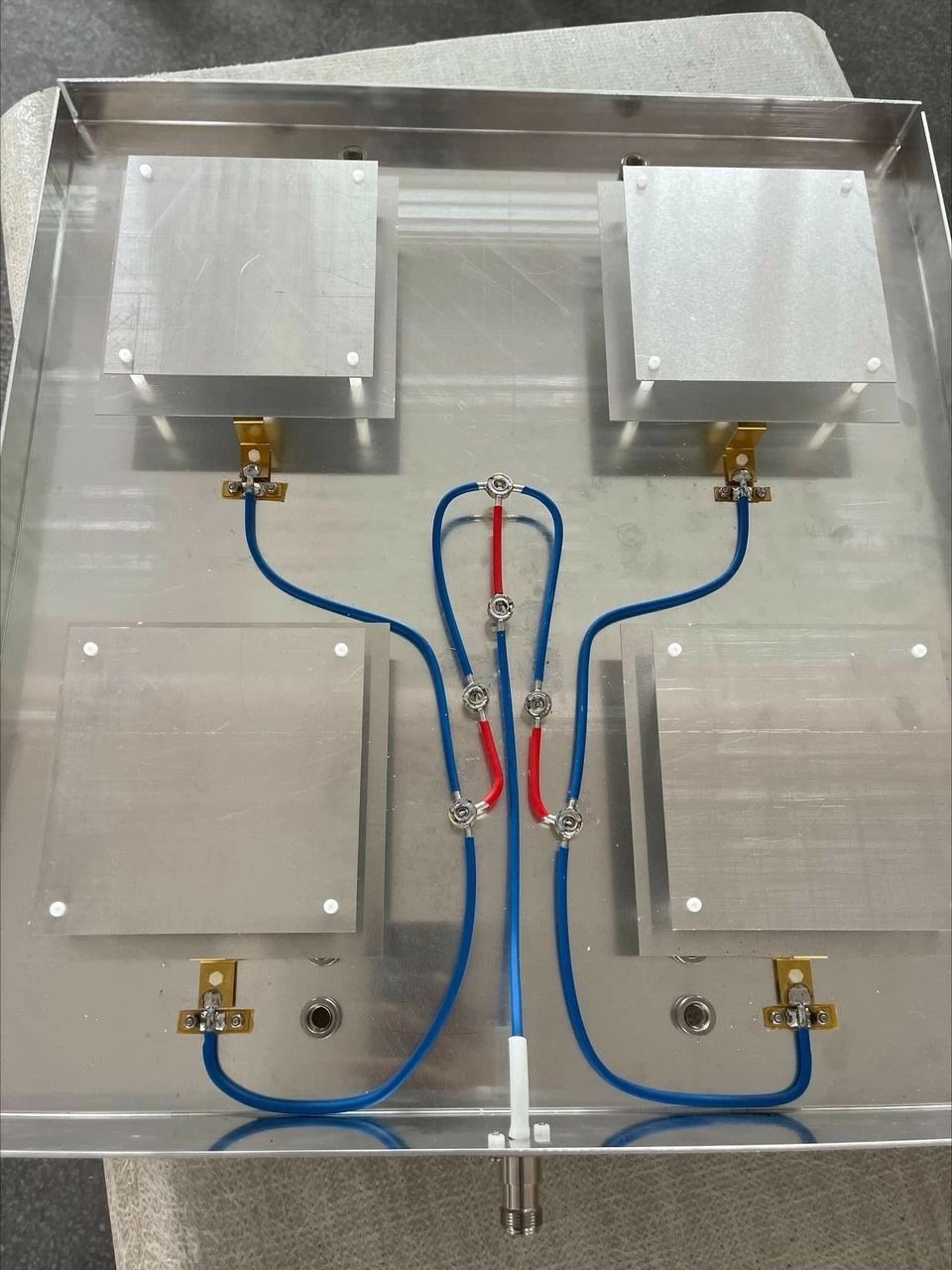Antenë ALLNET ANT-868-14dbi-FLAT-PATCH-570, 806-896MHz, 14dbi, N-Female